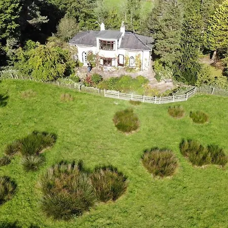 Holly Cottage. Romantic Getaway. Tourist Base. Nyaraló