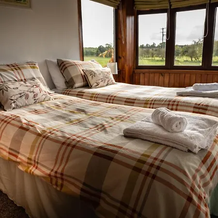 Holly Cottage. Romantic Getaway. Tourist Base. * Harker