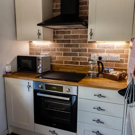 Holly Cottage. Romantic Getaway. Tourist Base. * Harker