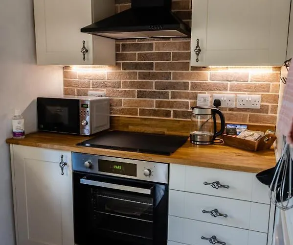 Holly Cottage. Romantic Getaway. Tourist Base. * Harker