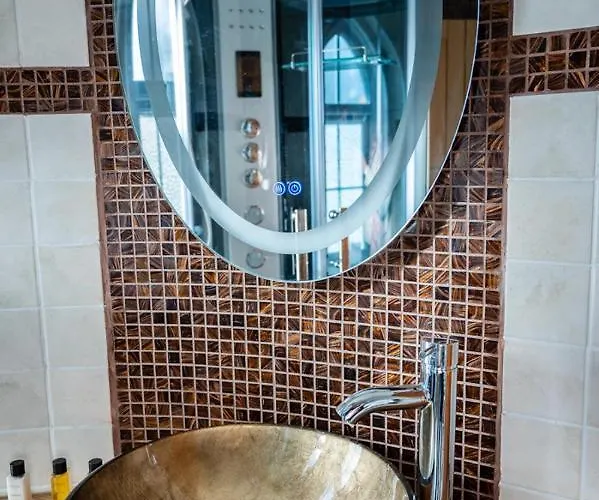 Holly Cottage. Romantic Getaway. Tourist Base. Nyaraló